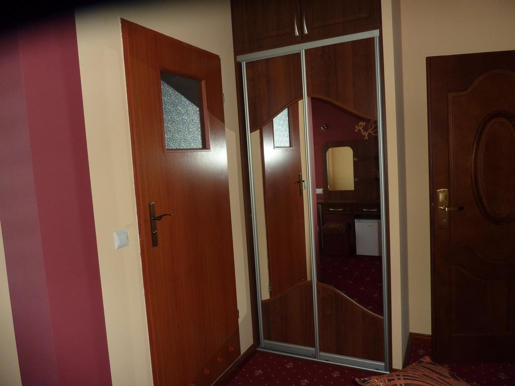 Pokoje Goscinne ”Zubr” Białowieża Extérieur photo